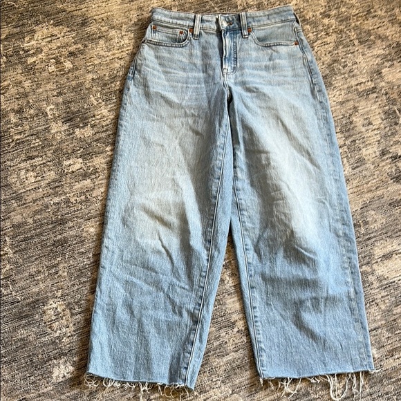 Madewell Denim - Madewell - the curvy perfect vintage wide leg crop jeans Light Blue - sz 26
